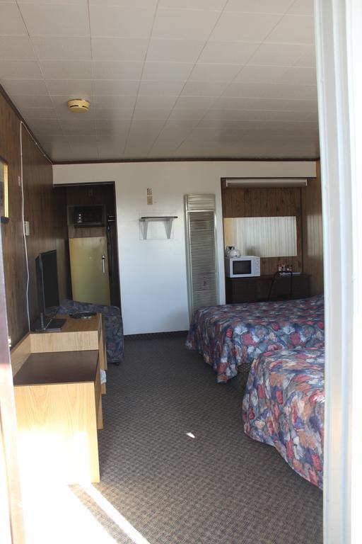 Raval Paradise Motel And Rv Park Youngstown Exterior photo