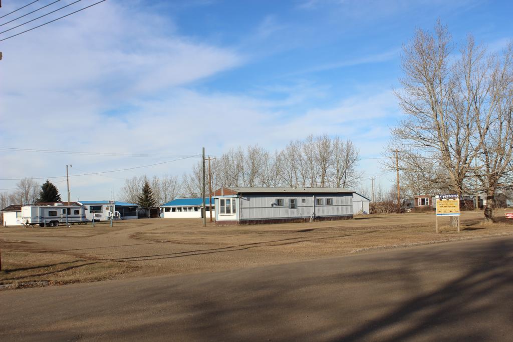 Raval Paradise Motel And Rv Park Youngstown Exterior photo