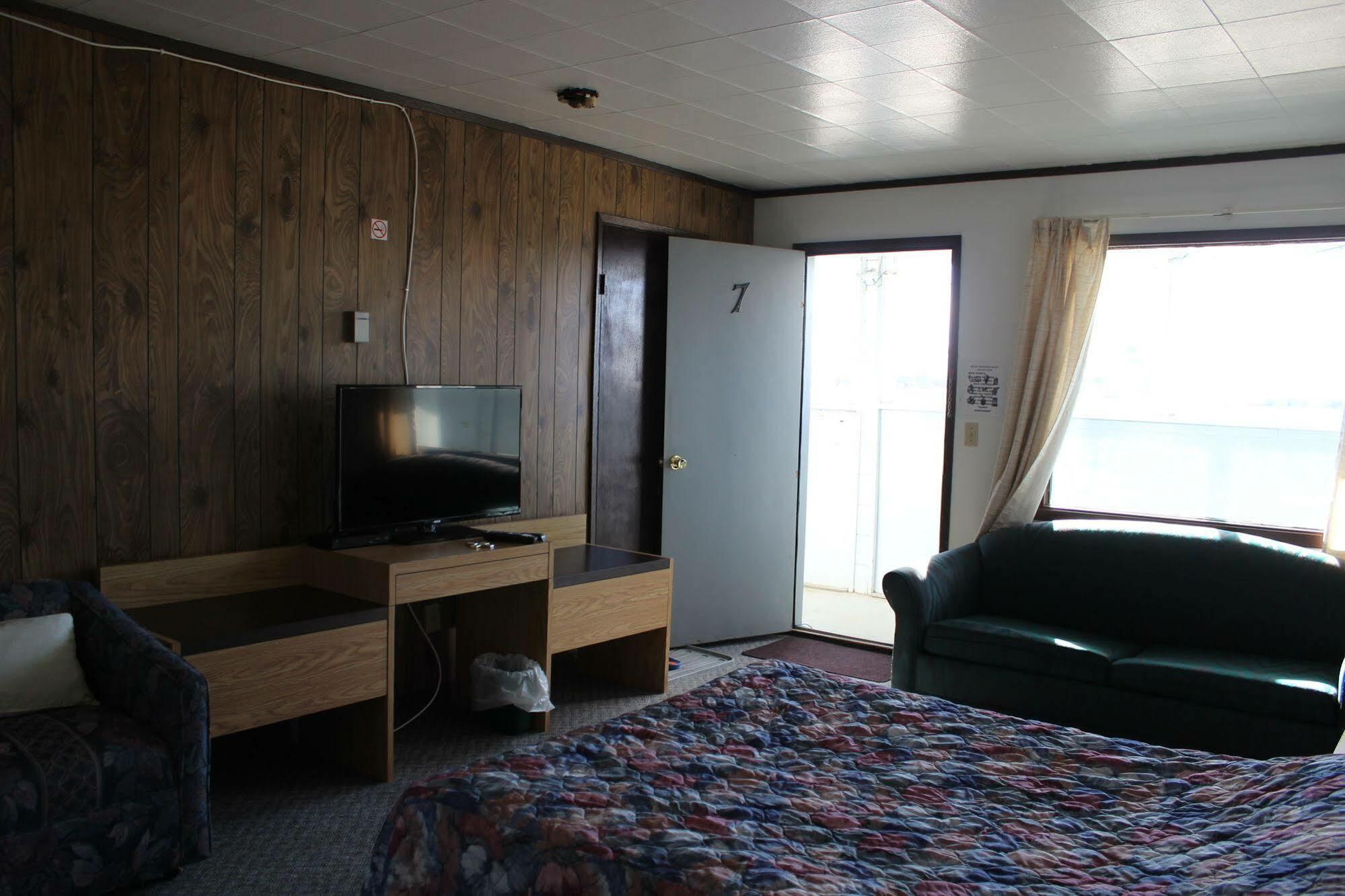 Raval Paradise Motel And Rv Park Youngstown Exterior photo